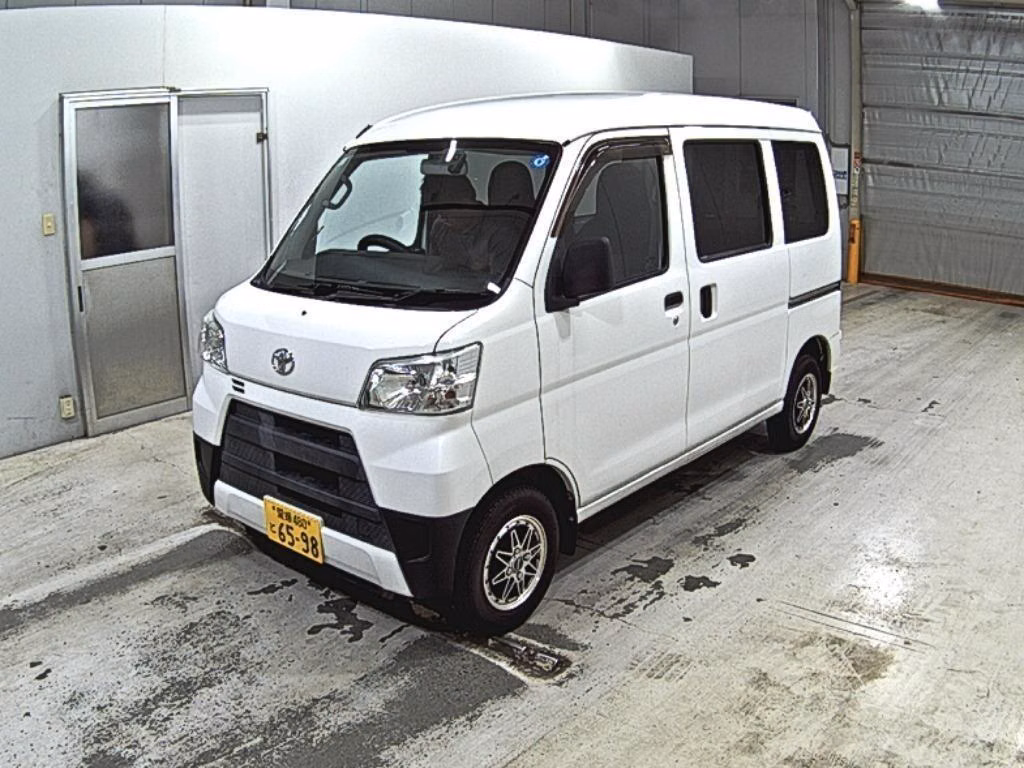 TOYOTA PIXIS VAN