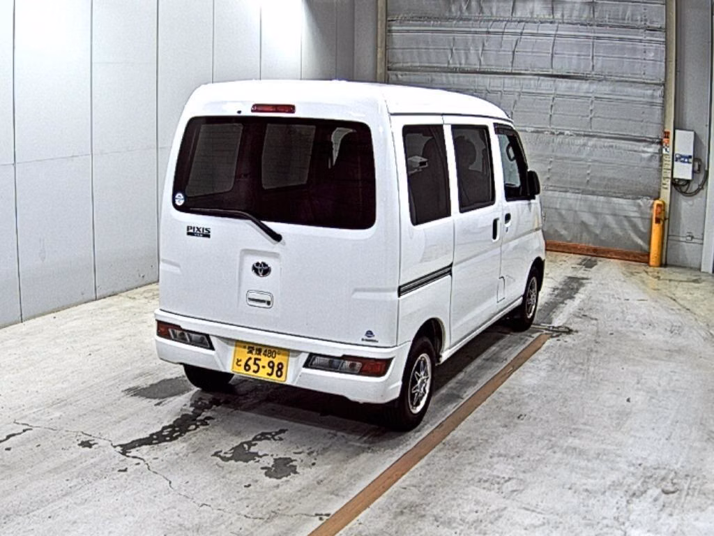 TOYOTA PIXIS VAN