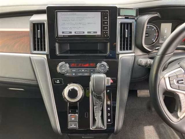MITSUBISHI DELICA D:5