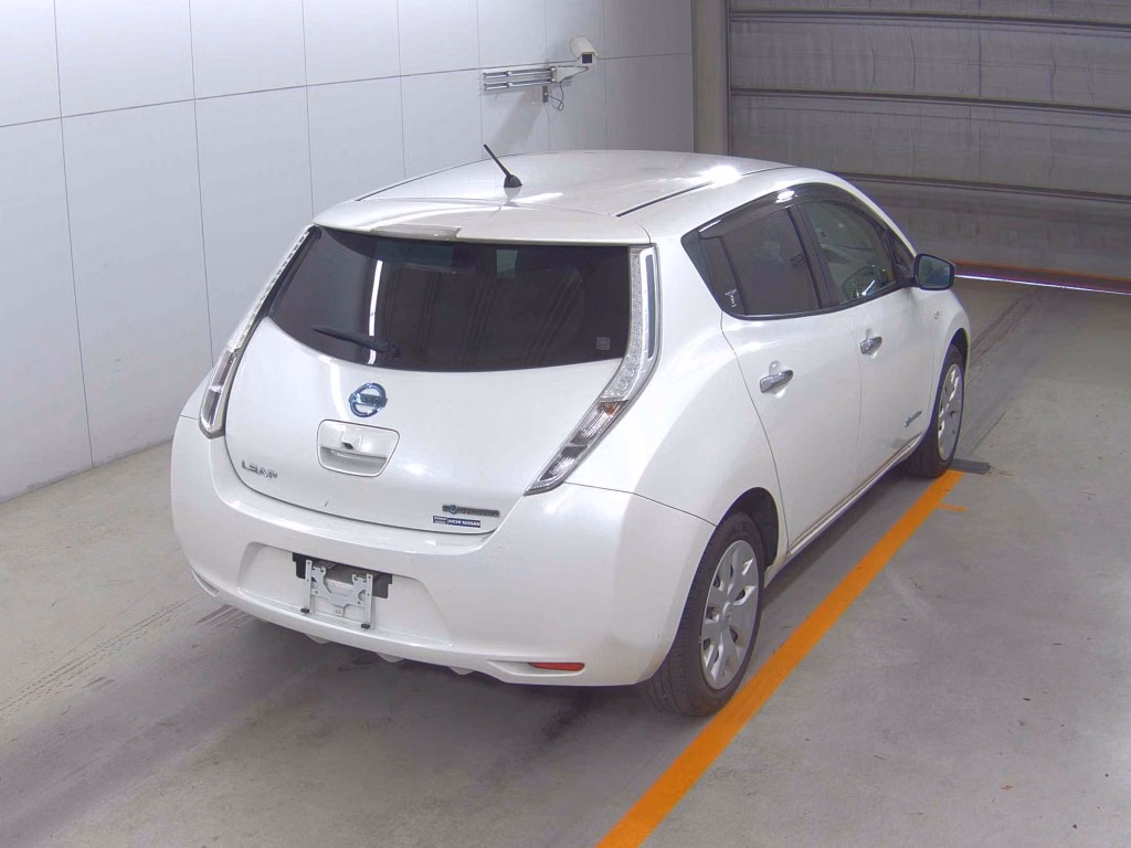 NISSAN LEAF