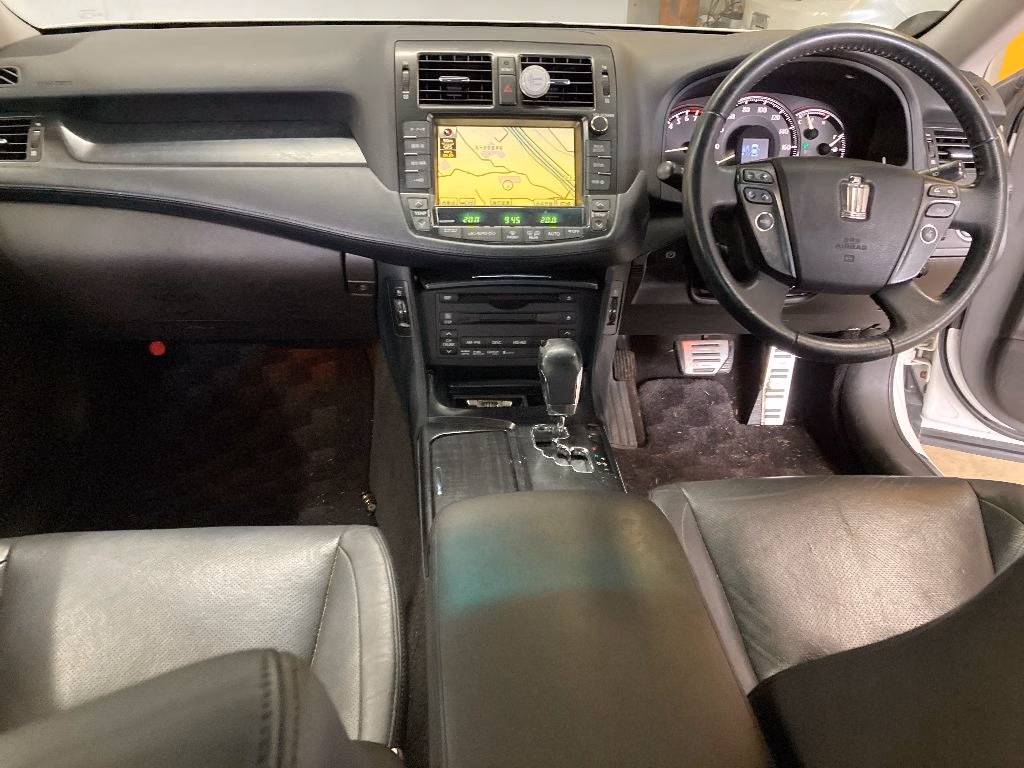 TOYOTA CROWN
