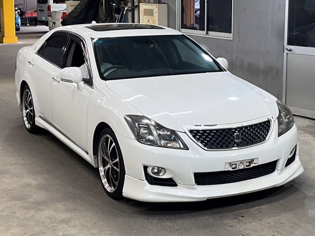 TOYOTA CROWN
