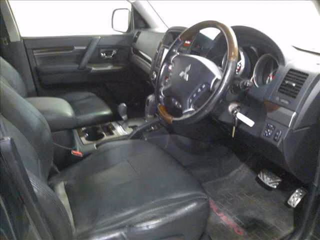 MITSUBISHI PAJERO