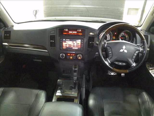 MITSUBISHI PAJERO