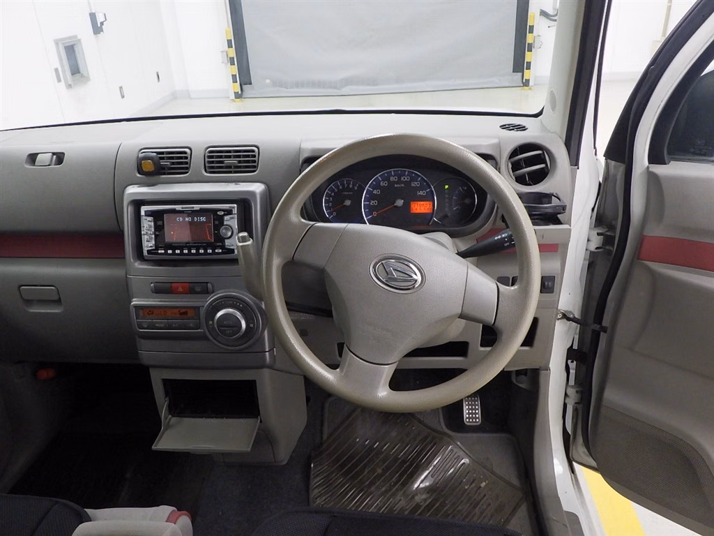 DAIHATSU MOVE CONTE