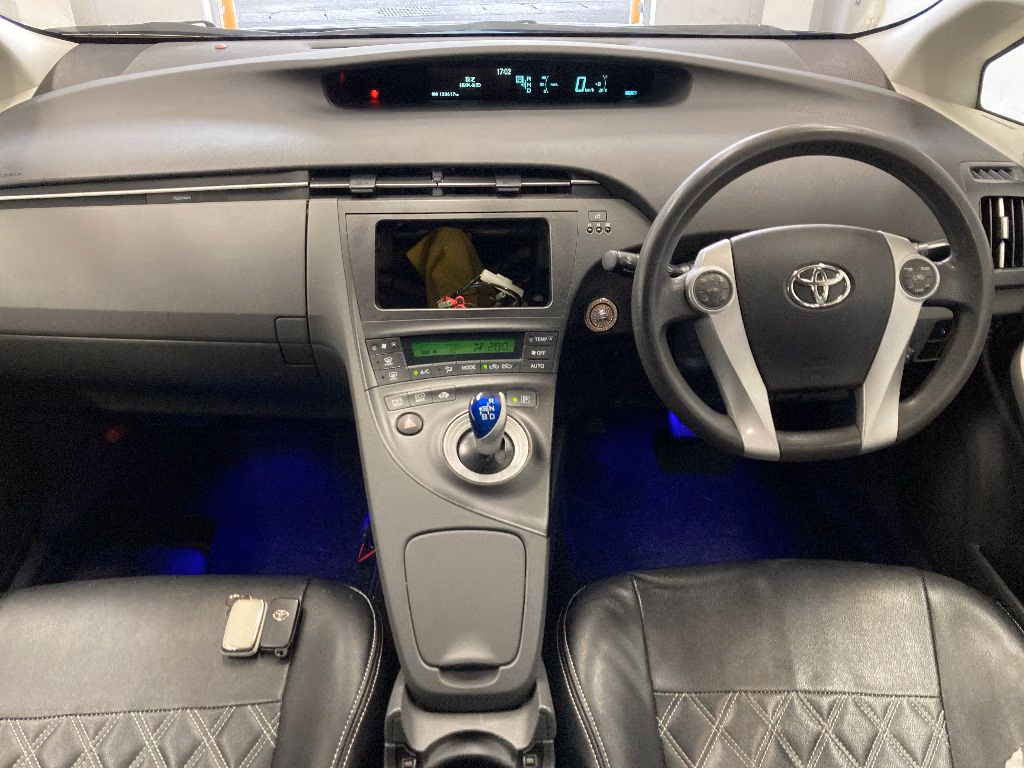 TOYOTA PRIUS