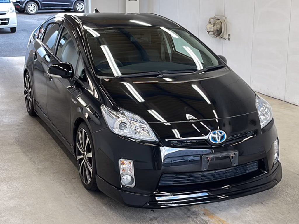 TOYOTA PRIUS