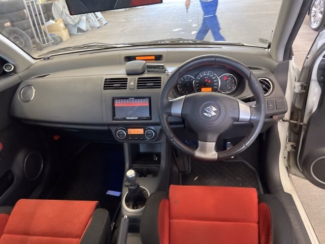 SUZUKI SWIFT