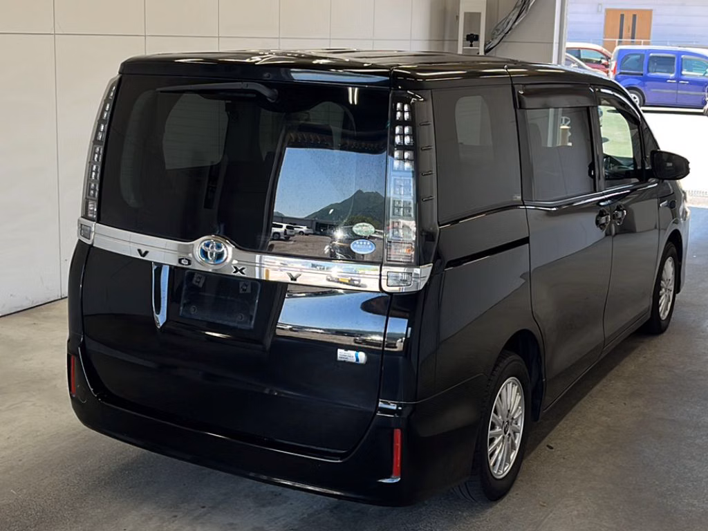 TOYOTA VOXY