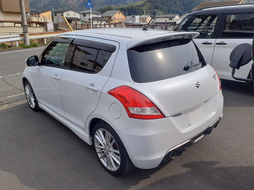SUZUKI SWIFT