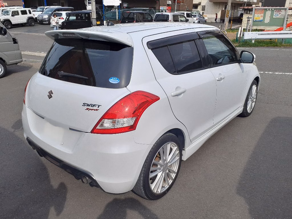 SUZUKI SWIFT