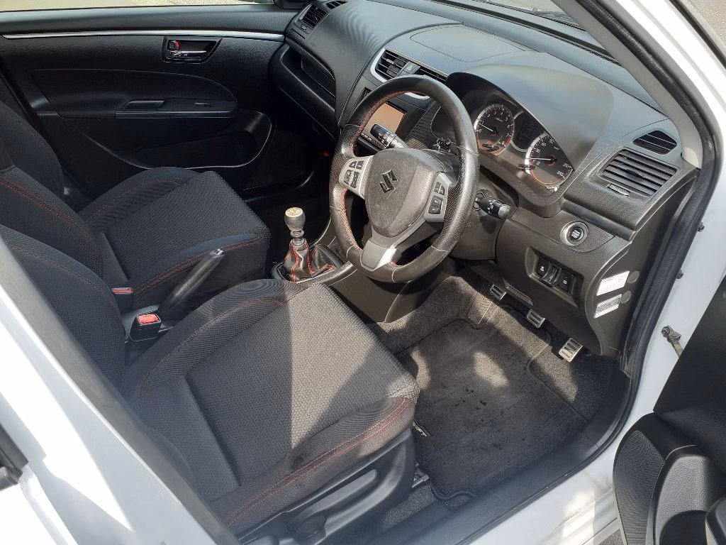 SUZUKI SWIFT