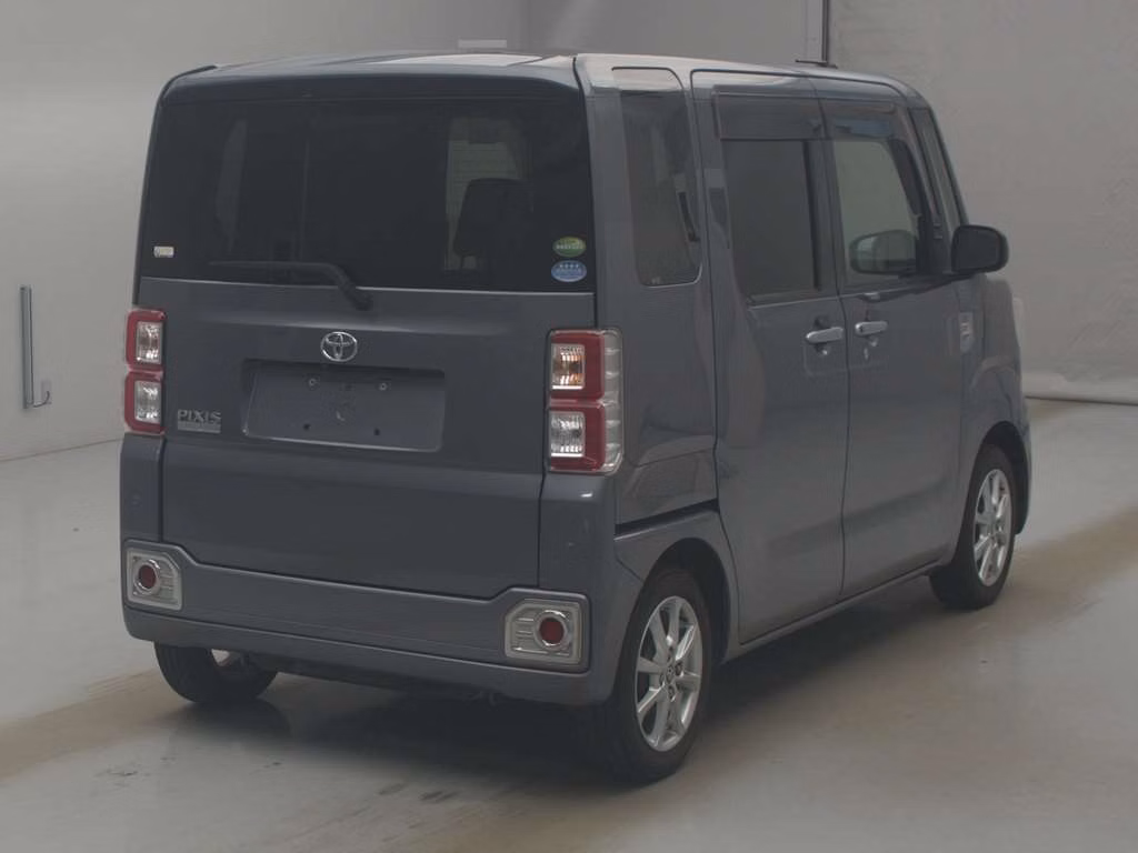 TOYOTA PIXIS MEGA