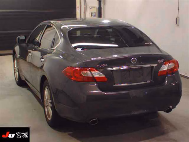NISSAN FUGA