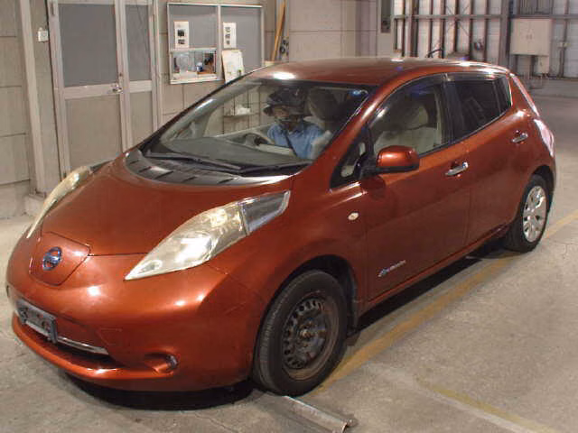 NISSAN LEAF