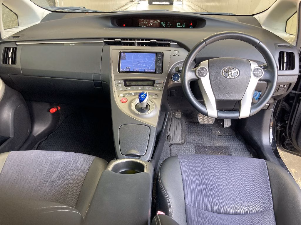 TOYOTA PRIUS