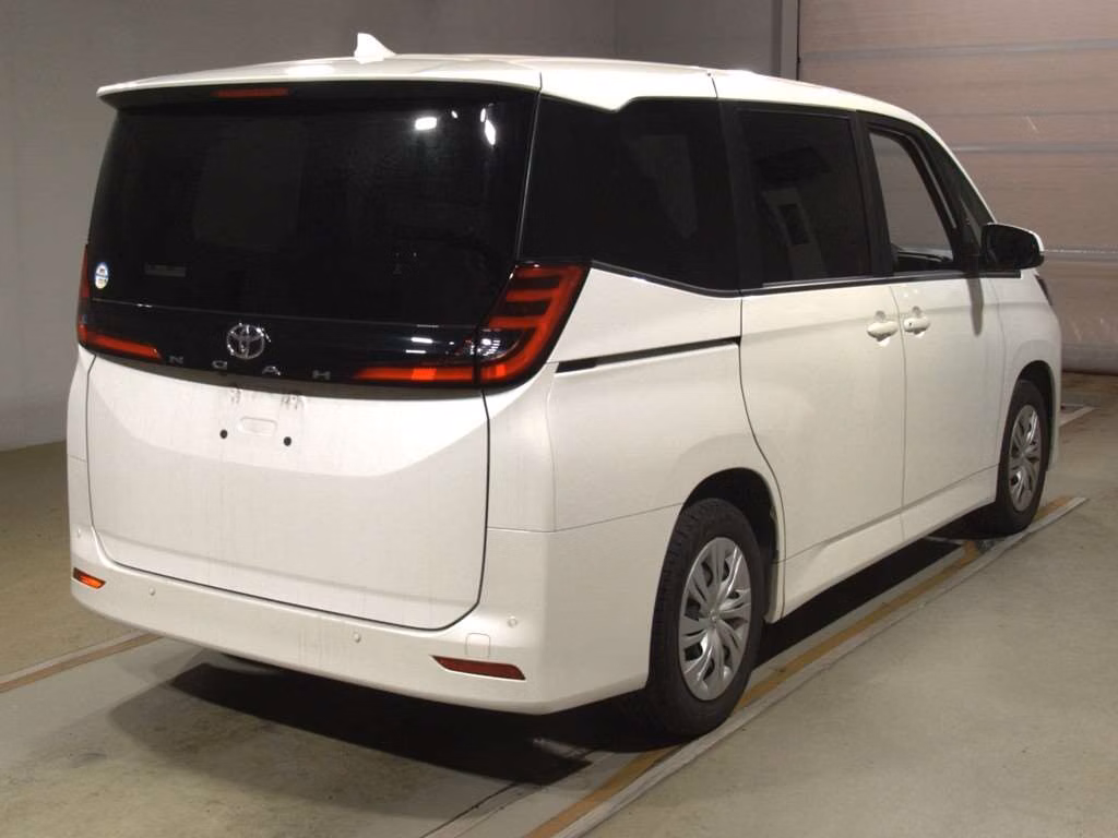 TOYOTA NOAH