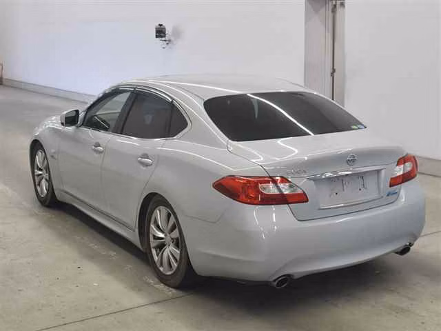 NISSAN FUGA