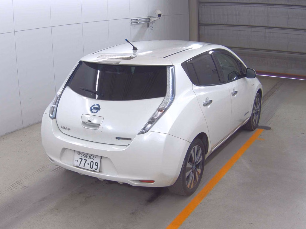 NISSAN LEAF