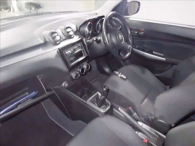 SUZUKI SWIFT