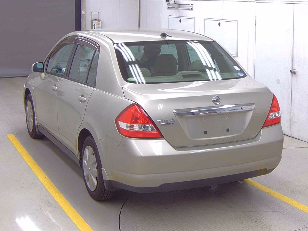 NISSAN TIIDA LATIO