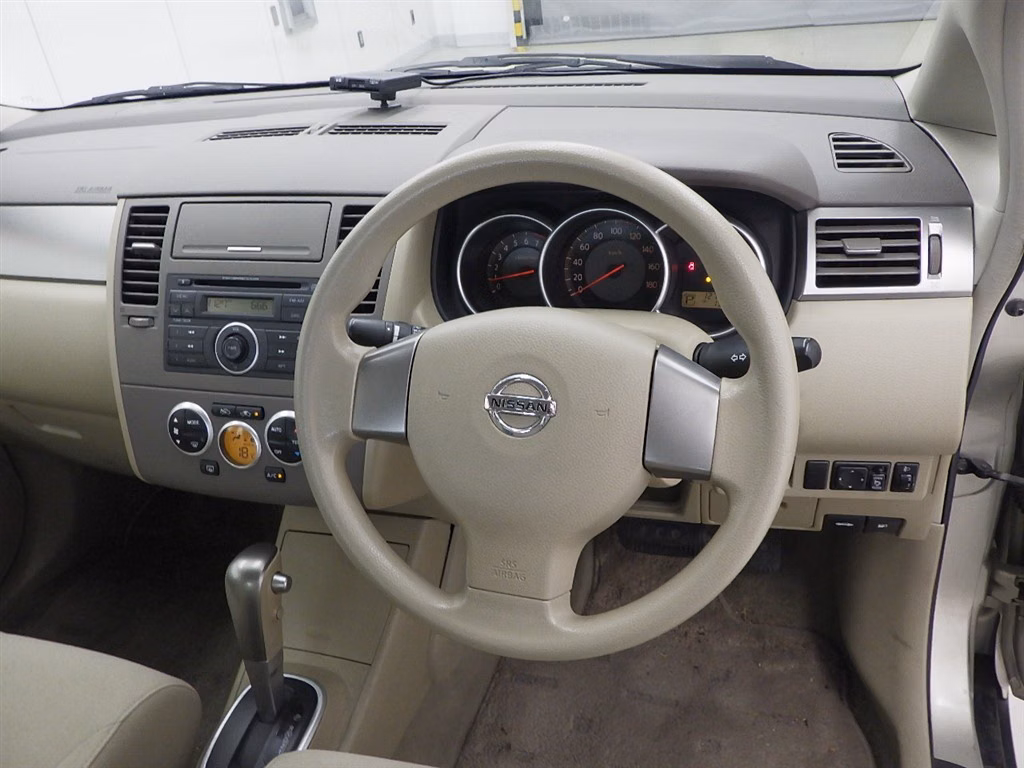 NISSAN TIIDA LATIO