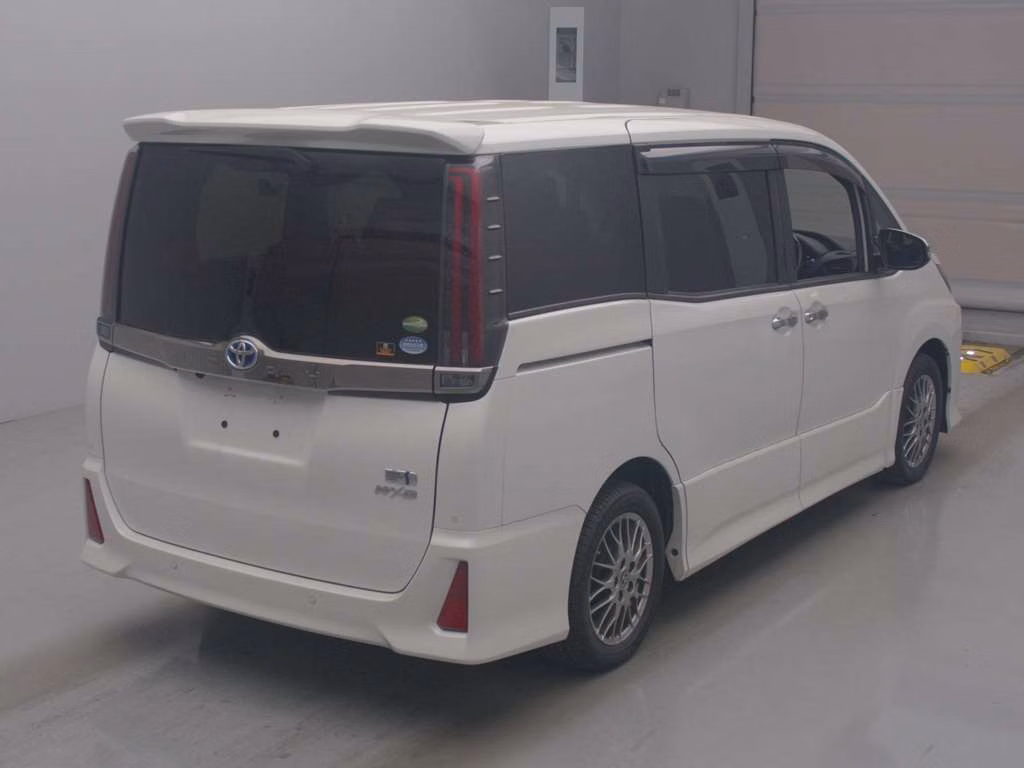 TOYOTA NOAH