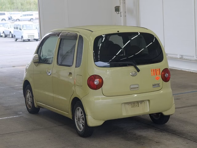 DAIHATSU MOVE LATTE