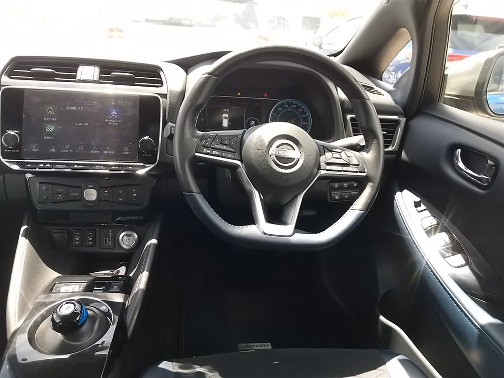 NISSAN LEAF