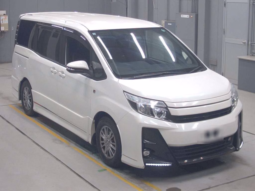 TOYOTA NOAH