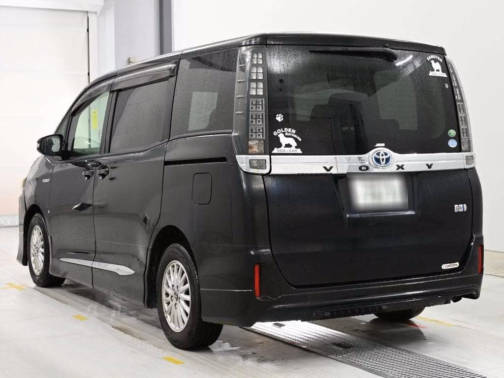 TOYOTA VOXY