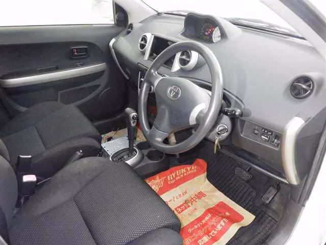 TOYOTA IST