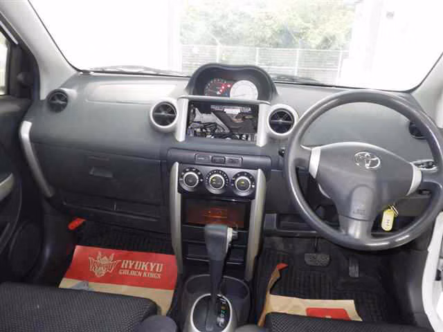 TOYOTA IST
