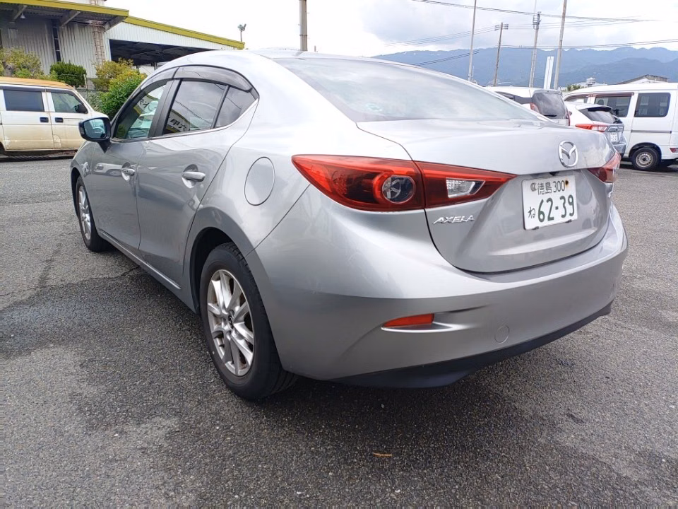 MAZDA AXELA