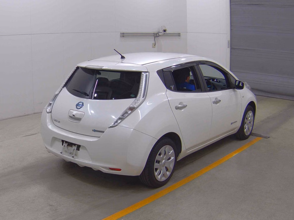 NISSAN LEAF