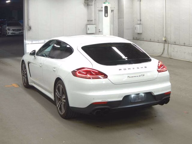 PORSCHE PANAMERA