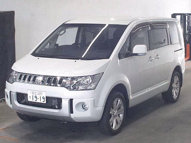 MITSUBISHI DELICA D:5