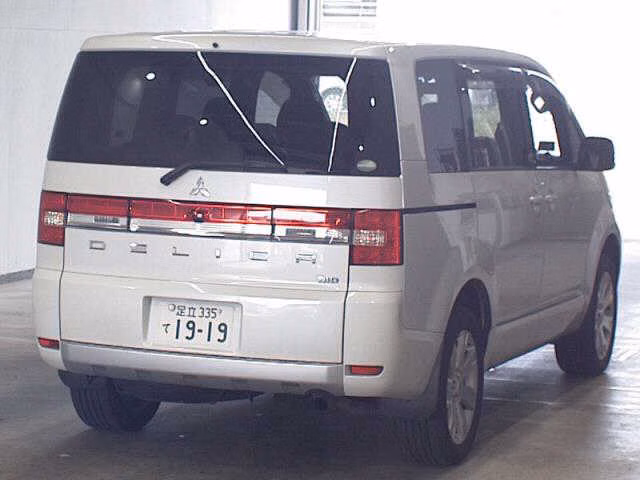 MITSUBISHI DELICA D:5