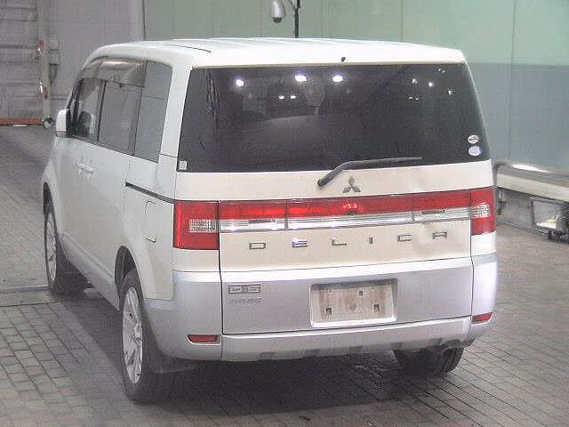 MITSUBISHI DELICA D:5