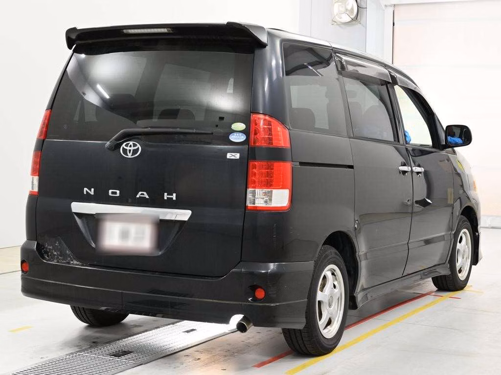 TOYOTA NOAH