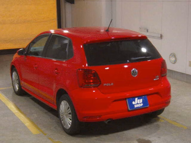 VOLKSWAGEN POLO
