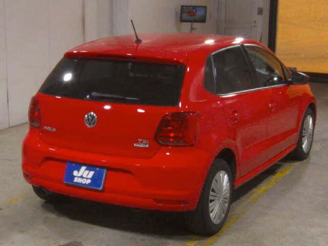 VOLKSWAGEN POLO