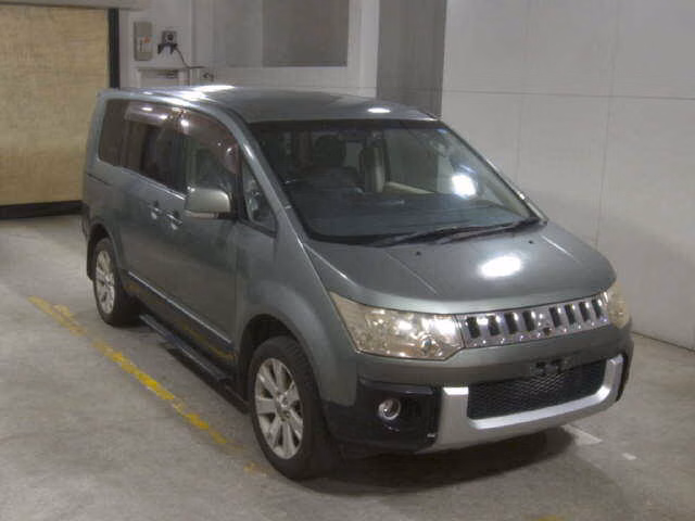 MITSUBISHI DELICA D:5