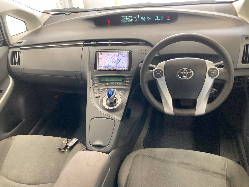 TOYOTA PRIUS
