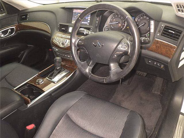 NISSAN FUGA