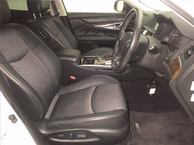 NISSAN FUGA