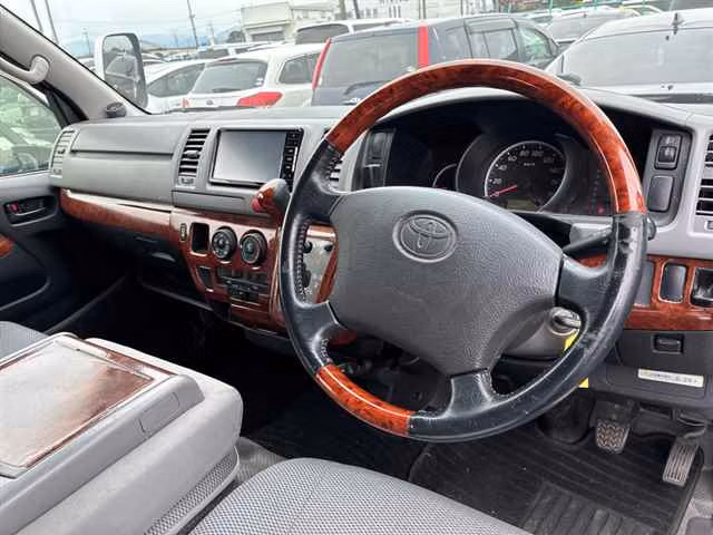 TOYOTA REGIUS ACE