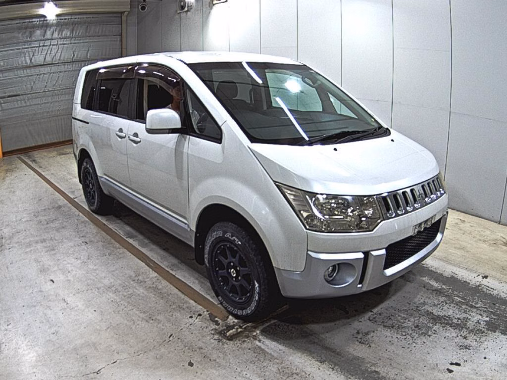 MITSUBISHI DELICA D:5