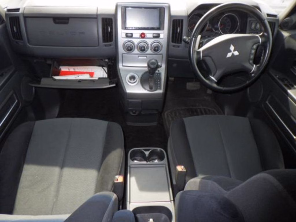 MITSUBISHI DELICA D:5