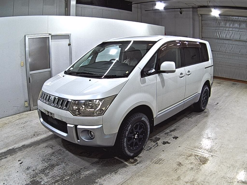 MITSUBISHI DELICA D:5